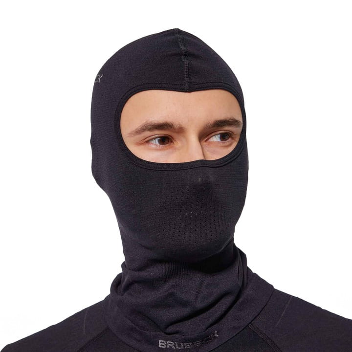 Kominiarka-chlodzaca-Brubeck-Cooler-czarna-L-XL-Wlasciwosci-materialu-termoaktywny.jpg