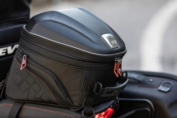Torba-Tylna-GIVI-ST607B-ST607-Siedzenie-Tyl-Bagaznik-Poszerzana-22-26L-Pojemnosc-26-l.jpg
