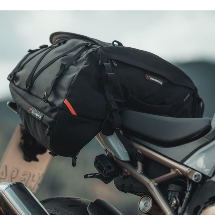 SW-MOTECH CARGOBAG 50L BLACKANTHRACITE TORBA MOTOCYKLOWA NA SIEDZENIE3.jpg