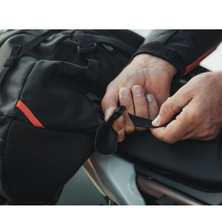 SW-MOTECH CARGOBAG 50L BLACKANTHRACITE TORBA MOTOCYKLOWA NA SIEDZENIE4.jpg