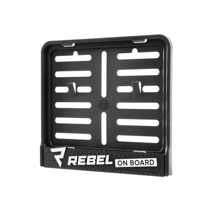 REBELHORN REBEL ON BOARD CZARNA RAMKA TABLICY REJESTRACYJNEJ MOTOCYKLA.png
