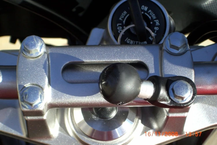  RAM Mount podstawa z otworem 9mm z 1 calową głowicą